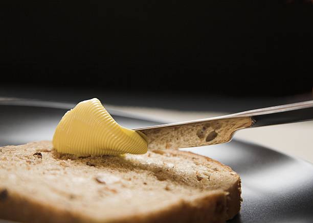 brown celeiro pão e manteiga - margarine dairy product butter close up imagens e fotografias de stock