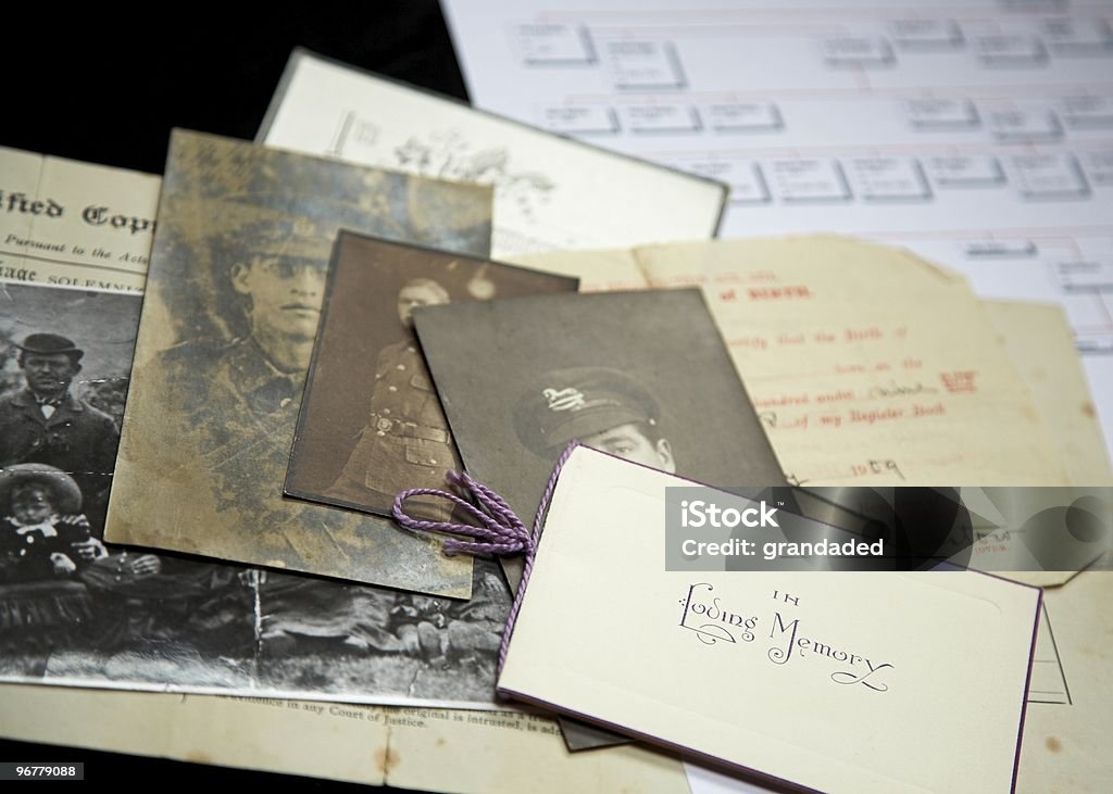 Artefactos antiguos familiares - Foto de stock de Investigación libre de derechos