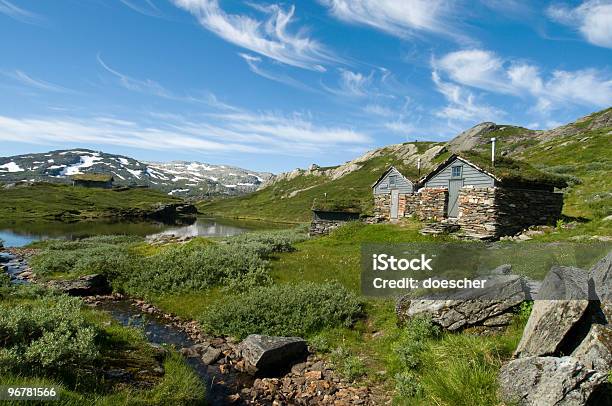 Foto de Cabines No Hardangervidda Noruega Hütten In Der Natur e mais fotos de stock de Fiorde de Hardanger