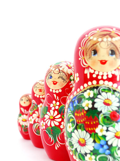 russian nesting puppen - russian nesting doll small group of objects wood doll stock-fotos und bilder