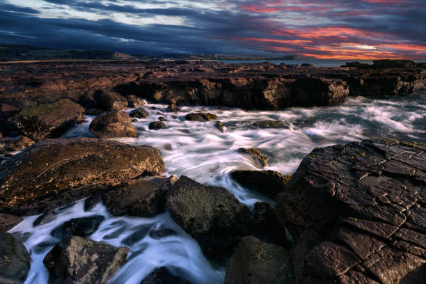 dramatische kiama strand - sky dramatic sky cloudscape passion stock-fotos und bilder