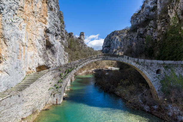 Bridge of Kokoris or Noutsos in Central Zagori, Greece Ancient Kokoris or Noutsos bridge in Central Zagori, Greece zagori stock pictures, royalty-free photos & images