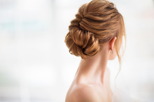 https://media.istockphoto.com/id/967979742/photo/beautiful-elegant-wedding-hairstyle.jpg?b=1&s=170667a&w=0&k=20&c=p9neA4rocw7I0khfGmxhkXfxDKk3VuAxtRJDSdY_vDI=