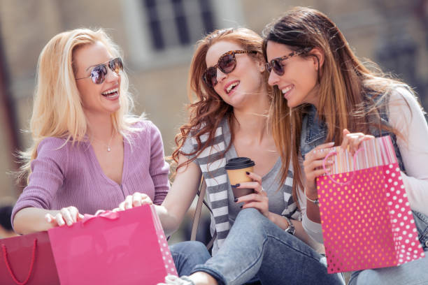 istock Best friends in shopping 968017410