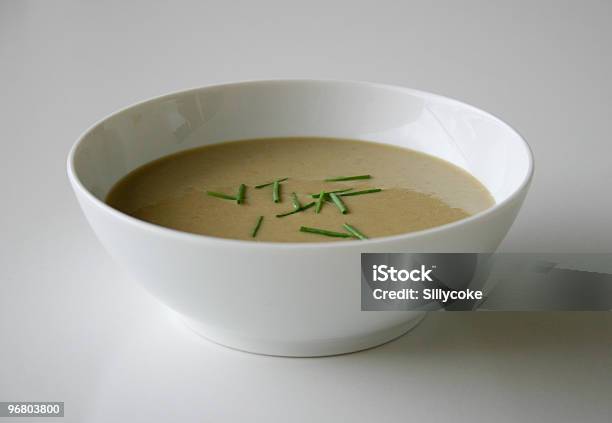 Platão Con Sopa - Fotografias de stock e mais imagens de Alimentação Saudável - Alimentação Saudável, Branco, Cebolinho