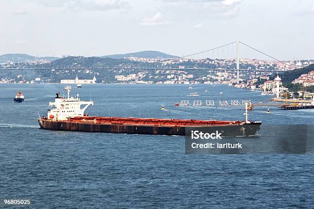 Camiãocisterna De Petróleo Bruto - Fotografias de stock e mais imagens de Bósforo - Bósforo, Carregar, Embarcação Industrial