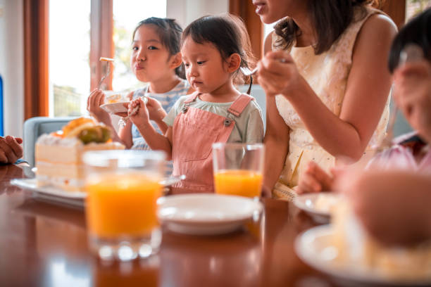 istock Family eating cake 968062724