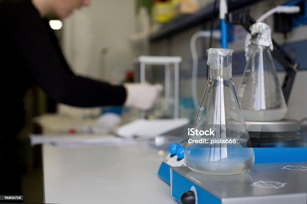 Équipement de laboratoire - Photo de Bouteille d'Erlenmeyer libre de droits