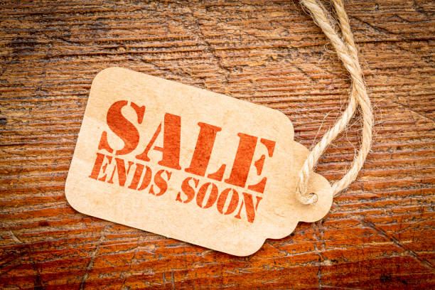 istock Sale ends soon sign on price tag 968067662