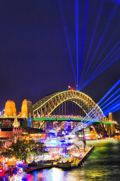 sy vivid 18 br beams vert - sydney australia the rocks city australia imagens e fotografias de stock