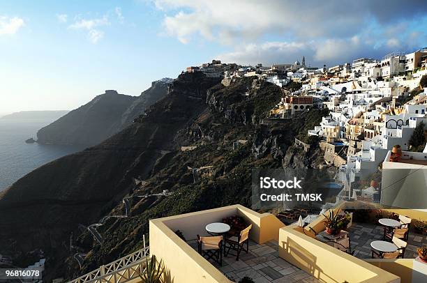 Edificio De Las Montañas Foto de stock y más banco de imágenes de Grecia - Europa del sur - Grecia - Europa del sur, Aire libre, Arquitectura