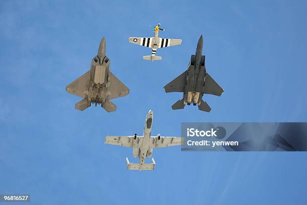 Herança Voo Em Espetáculo Aéreo - Fotografias de stock e mais imagens de Espetáculo Aéreo - Espetáculo Aéreo, Abaixo, Advanced Tactical Fighter