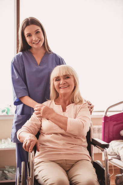 istock Old woman in hospital 968192372