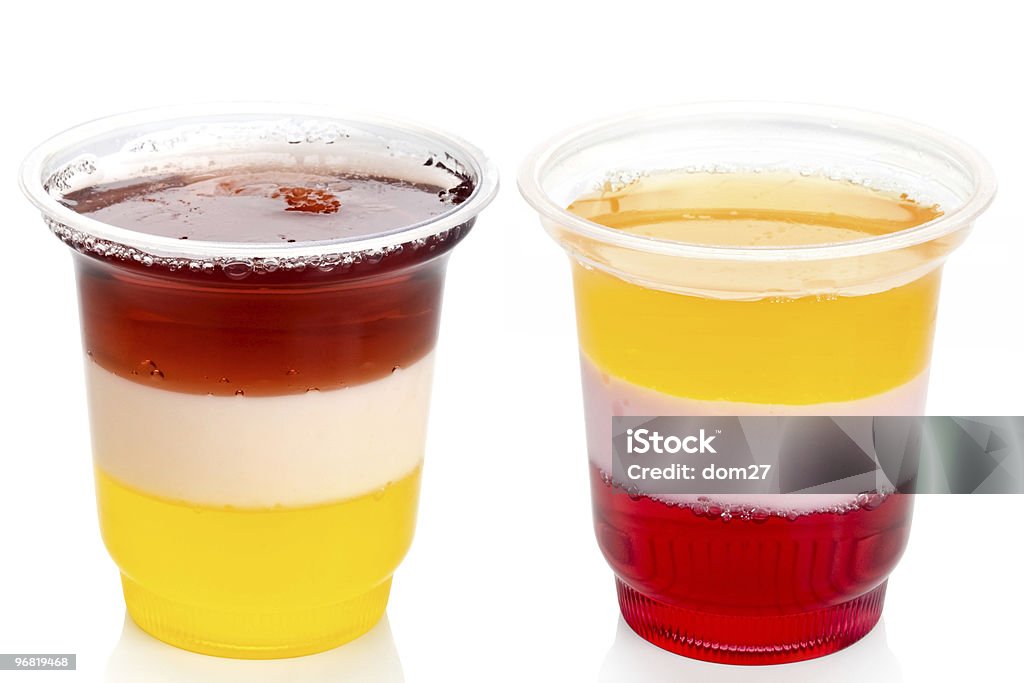 2 つのカップの色のゼリーのデザート - カットアウトのロイヤリティフリーストックフォト