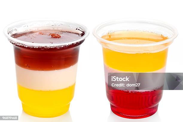 2 つのカップの色のゼリーのデザート - カットアウトのストックフォトや画像を多数ご用意 - カットアウト, カップ, カラー画像