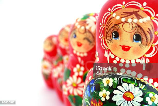 Russian Nesting Puppen Stockfoto und mehr Bilder von Babuschka-Kopftuch - Babuschka-Kopftuch, Farbbild, Figur