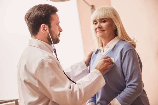 istock Old woman in hospital 968212156