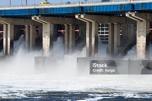 Reset De Agua En Hidroelectric Power Station Sobre Río Foto de stock y más banco de imágenes de Agua