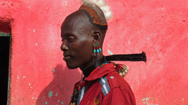 эфиопские племена омо-вэлли, южная эфиопия - karo tribe стоковые фото и изображения