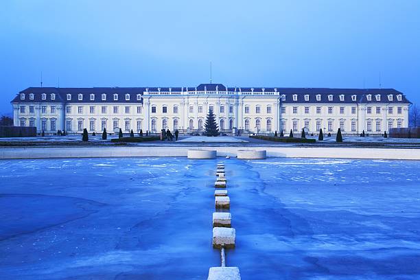 palácio de ludwigsburg inverno lago azul - ludwigsburg - fotografias e filmes do acervo
