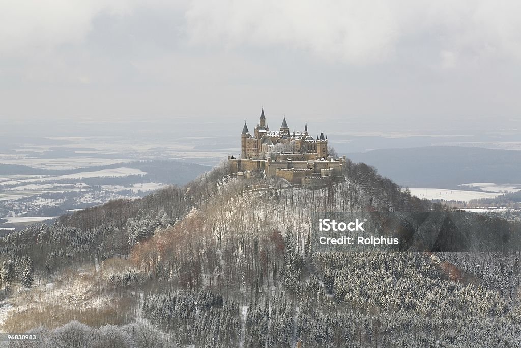 Great Hohenzollern Zamek w jesień zima - Zbiór zdjęć royalty-free (Zamek Hohenzollern)