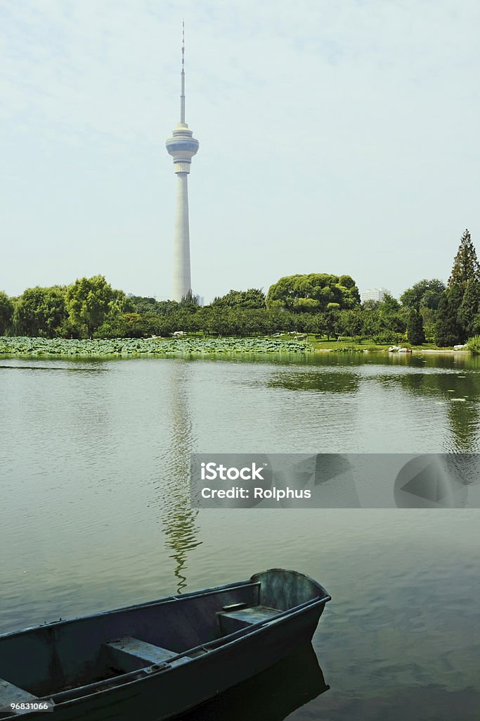 Funkturm de Pekín en Lake - Foto de stock de Agua libre de derechos