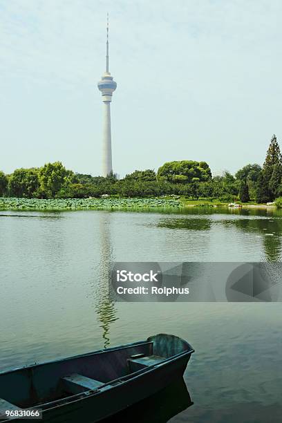 Funkturm De Pekín En Lake Foto de stock y más banco de imágenes de Agua - Agua, Aire libre, Alto - Descripción física