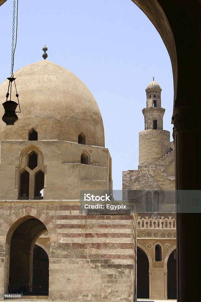 Mezquita de Tulun Dome, VISTA interior de El cairo, Egipto - Foto de stock de Arabesco - Estilo libre de derechos