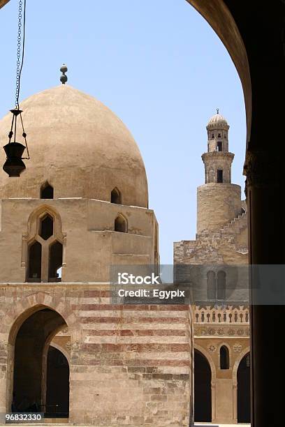 Mezquita De Tulun Dome Vista Interior De El Cairo Egipto Foto de stock y más banco de imágenes de Arabesco - Estilo