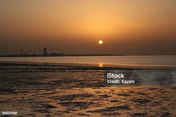 Puesta De Sol Foto de stock y más banco de imágenes de Aire libre - Aire libre, Arabia, Arena