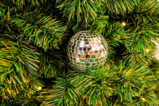 istock Closeup of One white crystal Christmas-tree decorations 968359368