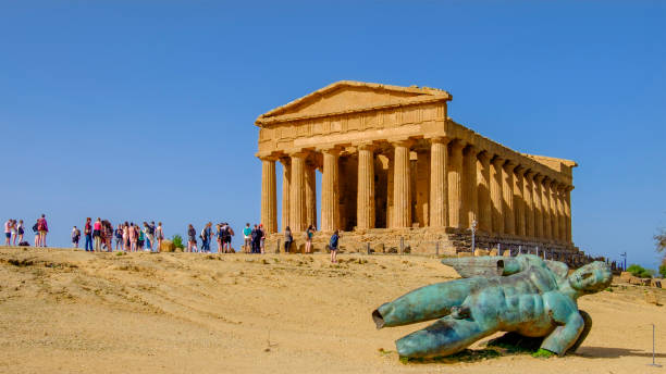 valle dei templi, tempio della concordia (sicilia, italia) - valle dei templi foto e immagini stock