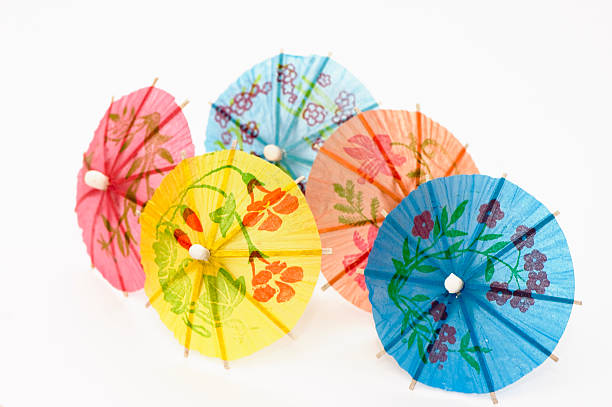 cinque parti ombrelloni - drink umbrella umbrella parasol small group of objects foto e immagini stock