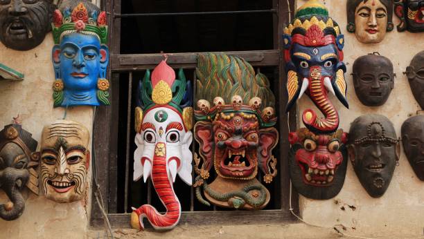 drewniane maski reprezentujące hinduskich bogów. - ganesh festival zdjęcia i obrazy z banku zdjęć