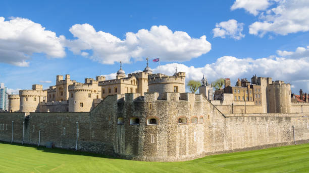 istock Tower of London on a sunny day 968600018
