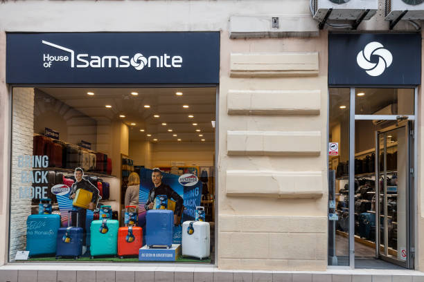 Samsonite Sign 3,200+ Samsonite Luggage Stock Photos, Pictures & Royalty-Free Images ...