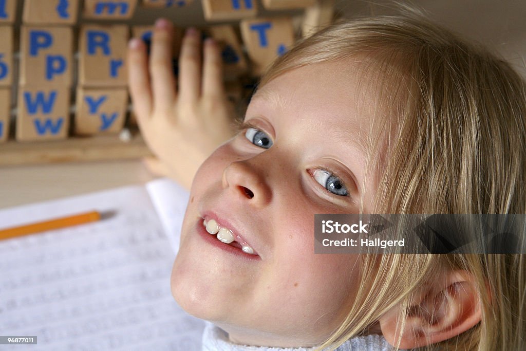Alfabeto di apprendimento - Foto stock royalty-free di Accudire