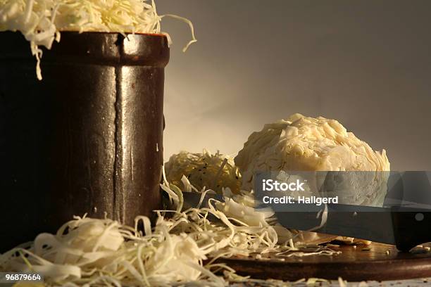 Preparazione Sauerkraft - Fotografie stock e altre immagini di Acido - Acido, Acido ascorbico, Affamato