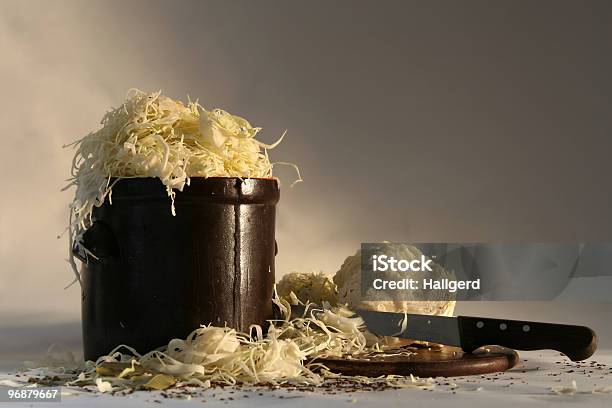 Preparar Sauercraft - Fotografias de stock e mais imagens de Barro - Barro, Branco, Canteiro de flores