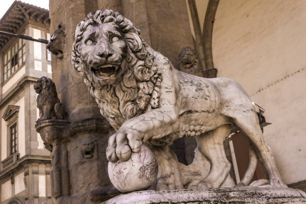 Oran, Algeria: bronze lion outside the City Hall - Place du 1er Novembre - photo by M.Torres