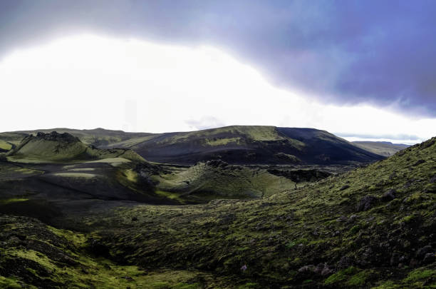 landscape of lakagigar volcanic valley, central iceland - grímsvötn imagens e fotografias de stock