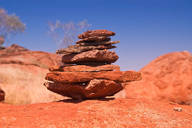 kamień stos australian outback karijini national park - the pilbara zdjęcia i obrazy z banku zdjęć