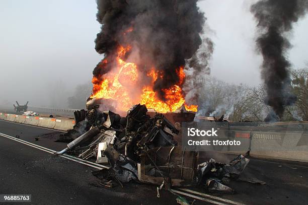 Tankowiec Fire - zdjęcia stockowe i więcej obrazów Wypadek - Wypadek, Nieszczęście, Ciężarówka