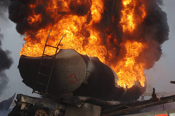 Petroleiro de incêndio - foto de acervo