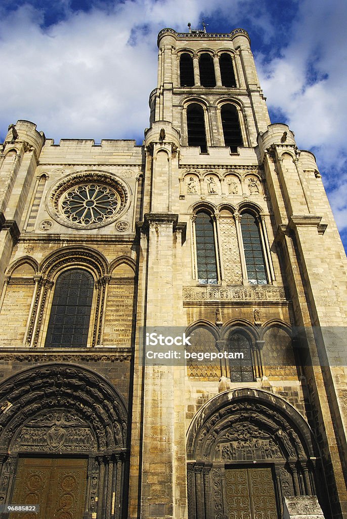Basílica de Saint Denis Tower - Foto de stock de Aire libre libre de derechos
