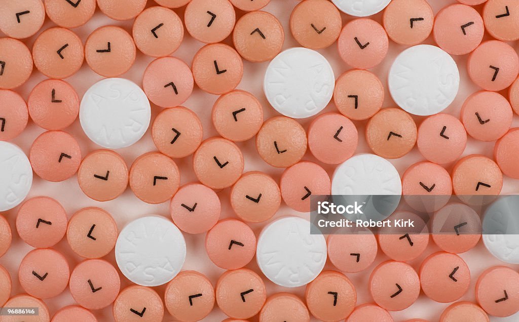 Low régulière et une Dose de l'aspirine - Photo de Acide acétylsalicylique libre de droits
