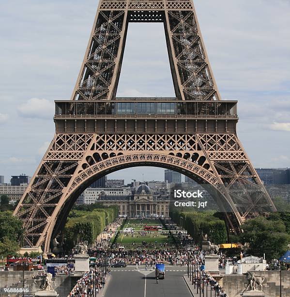 Torre Eiffel Parigi - Fotografie stock e altre immagini di Ingorgo stradale - Ingorgo stradale, Parigi, Acciaio