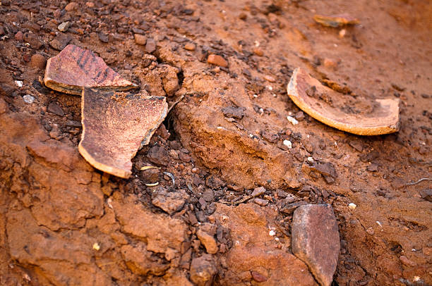 poterie shards - navajo national monument photos et images de collection