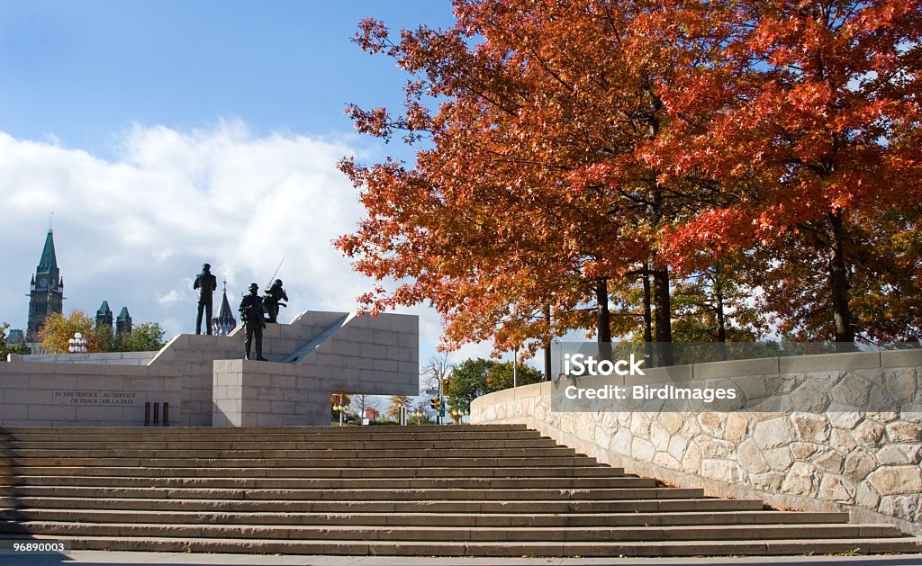 Ottawa War Memorial à l'automne - Photo de Automne libre de droits