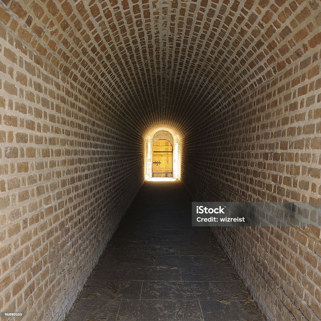 Túnel secreto que ocasionaron magia de puerta - Foto de stock de Aura libre de derechos